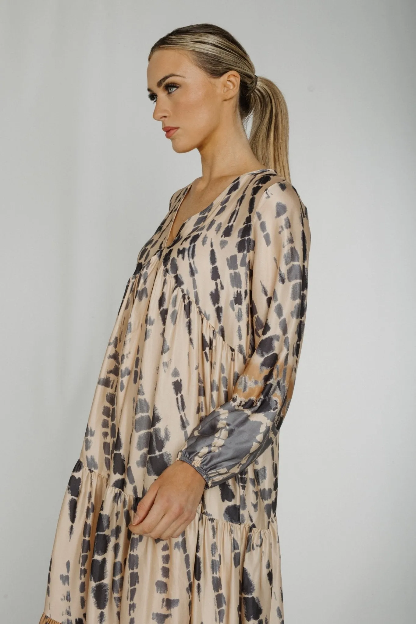 Belle Abstract Printed Dess In Neutral Mix